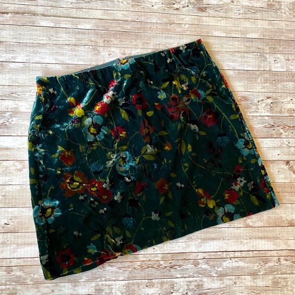 LOFT Dresses & Skirts - LOFT Velvet Floral Skirt